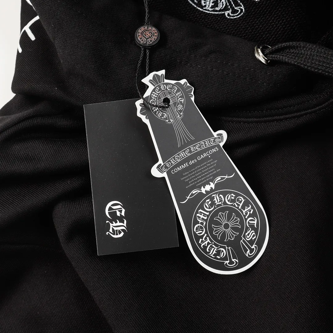 M32—P210 -Chrome Hearts/Chrome Hearts printed sweatshirt cardigan jacket -420 grams of high-density, high-quality wool, soft, delicate and skin-friendly, soft and silky to the touch, warm and skin-friendly -The hardware and zipper accessories are all customized and full of details -Colour: black -Size: S M L XL